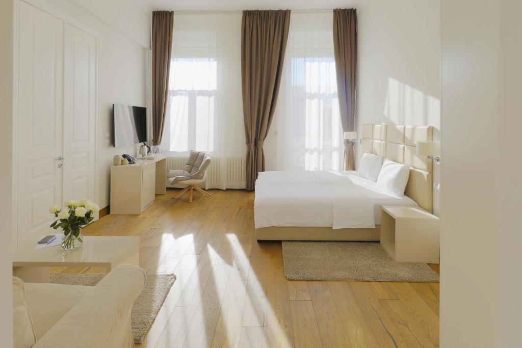 Postel nebo postele na pokoji v ubytování Lanterna Rooms City Center