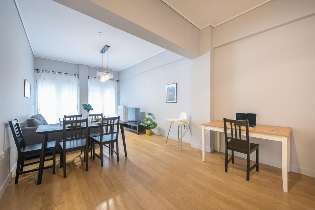 Posezení v ubytování Pame Rentals - 2BD & 2BA Home, 4 Min to Acropolis