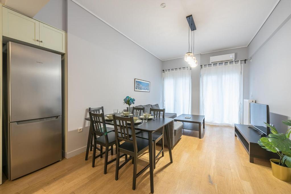 TV a/nebo společenská místnost v ubytování Pame Rentals - 2BD & 2BA Home, 4 Min to Acropolis