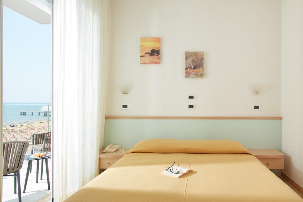 Postel nebo postele na pokoji v ubytování Hotel Pelikan