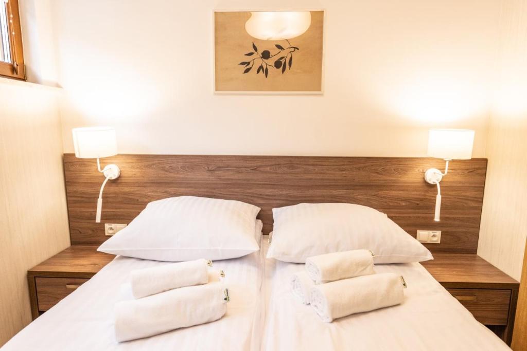 Postel nebo postele na pokoji v ubytování Apartamenty Leśne Zacisze