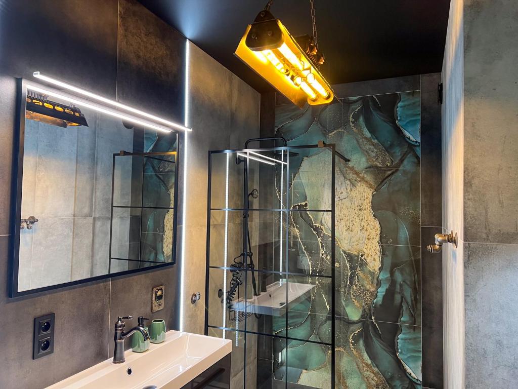 a bathroom with a shower and a sink at Księży Młyn POINT Apartament - Garaż - Klimatyzacja - FV in Łódź