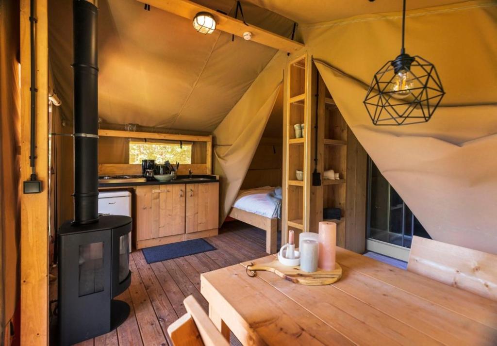 Kuchyň nebo kuchyňský kout v ubytování Il Castagno Toscana Glamping