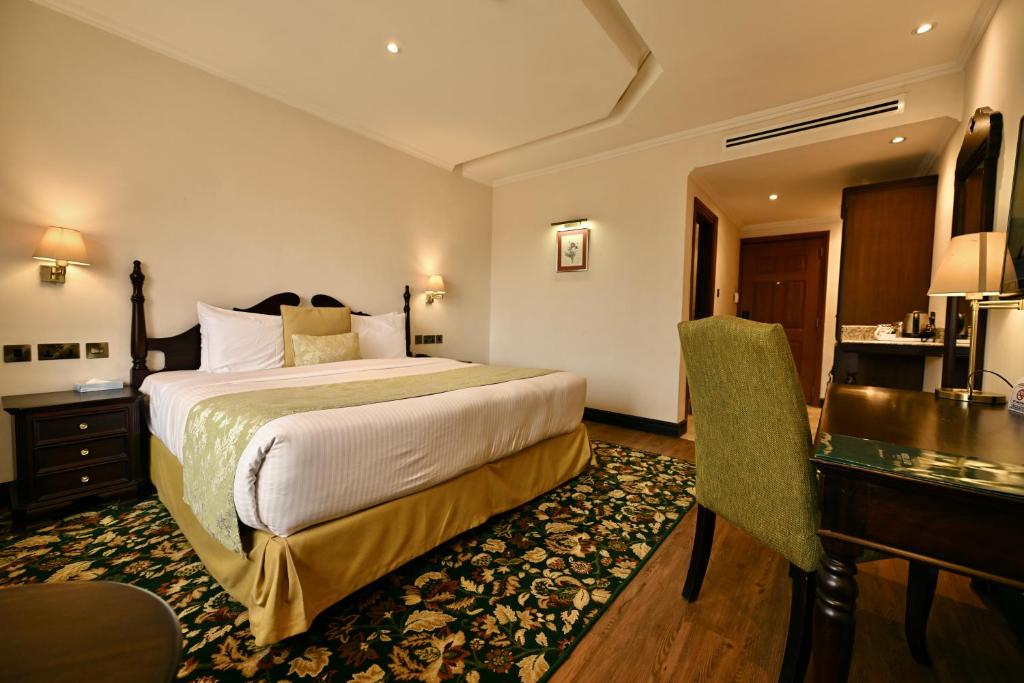 Postel nebo postele na pokoji v ubytování Midland Hotel Nakuru