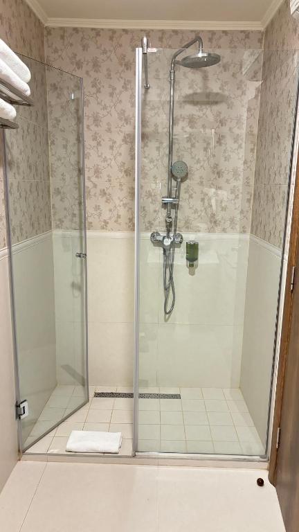 Un baño de Hotel Monte Cristo