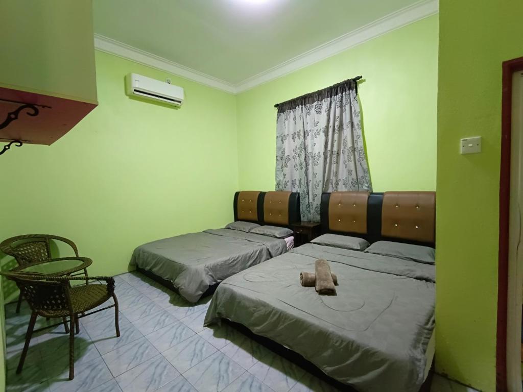 Postel nebo postele na pokoji v ubytování Perhentian Idaman