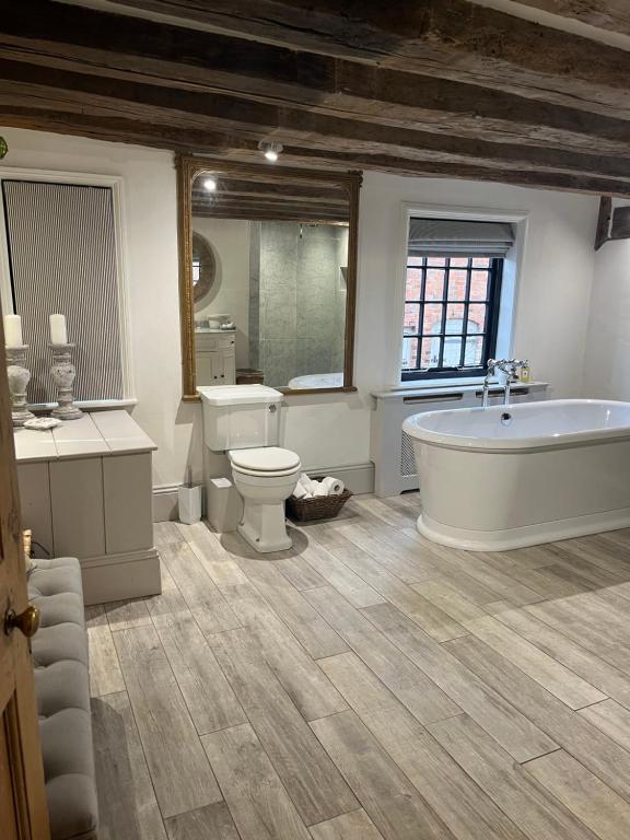 White Hall Farm - Deluxe King Room