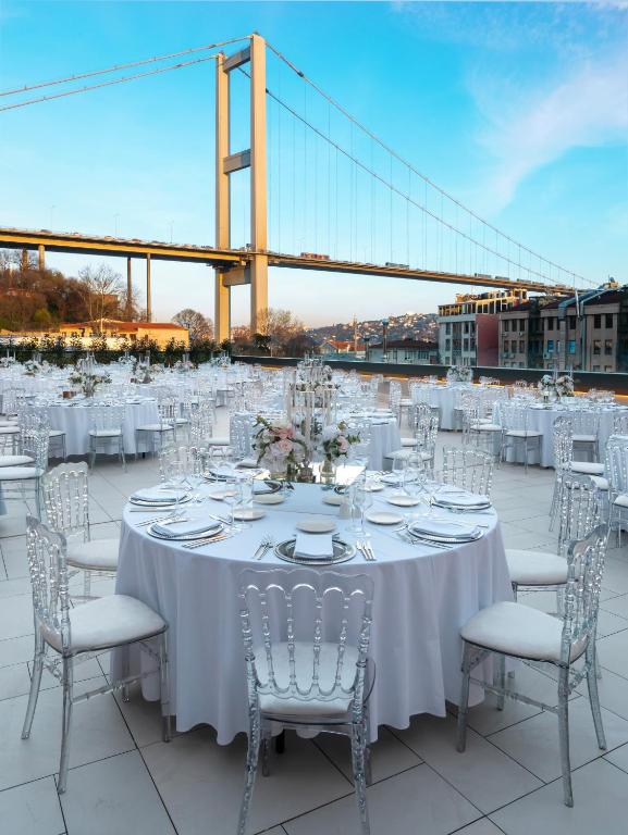 Restaurace v ubytování Crowne Plaza Istanbul - Ortakoy Bosphorus by IHG