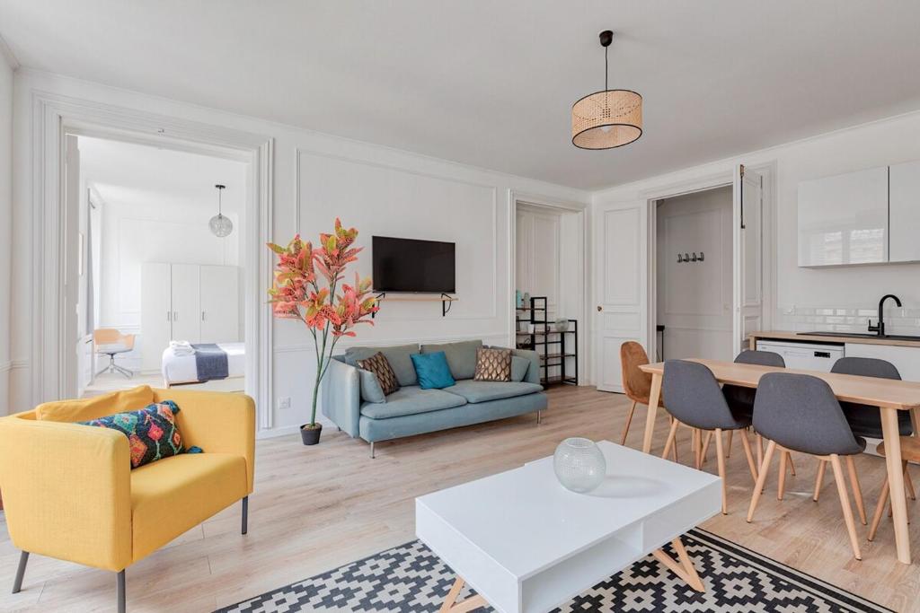 Joli appartement Champs Elysées - 6P - Three-Bedroom Apartment