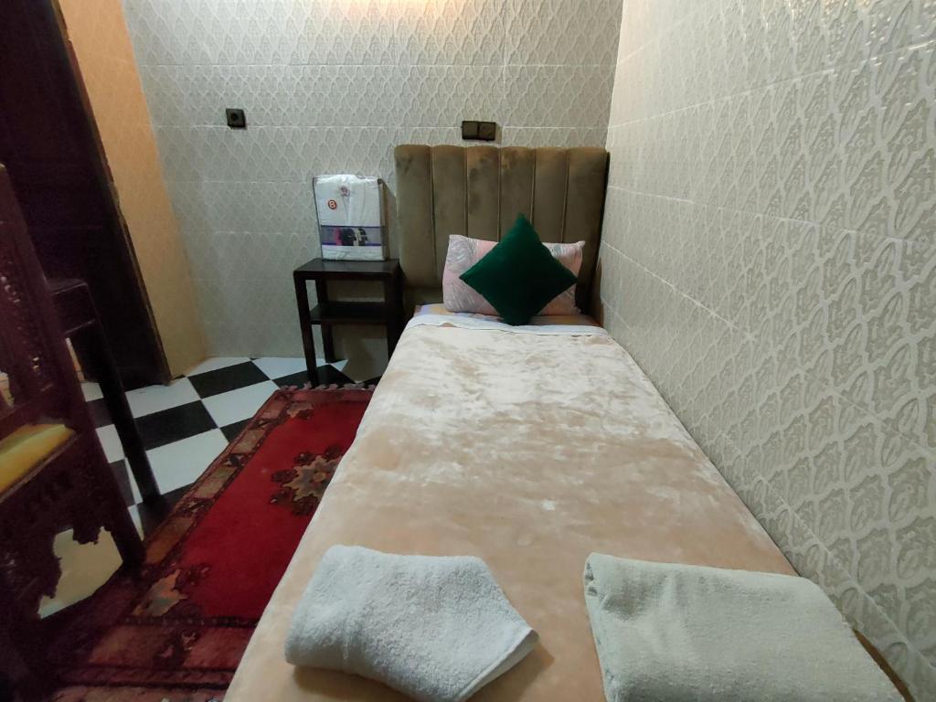 Postel nebo postele na pokoji v ubytování RIAD Tamazouzt