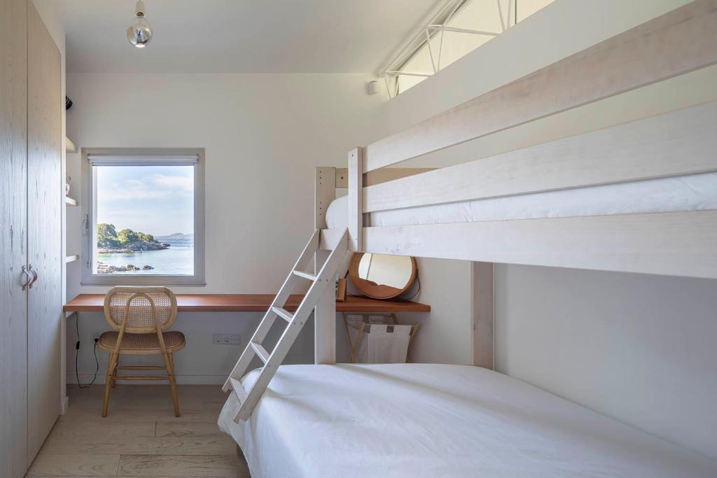 Postel nebo postele na pokoji v ubytování A Factoria Beach House by Prishomes