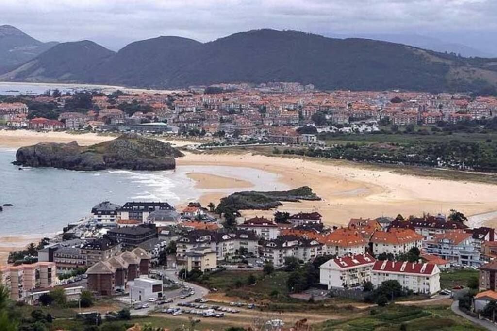 a city and a beach with houses and buildings at Ático de 60 m2 en urbanización privada in Noja