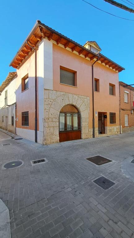 a large building with a large door in a parking lot at La Madre Abadesa, Casa en Casco Historico in Tordesillas