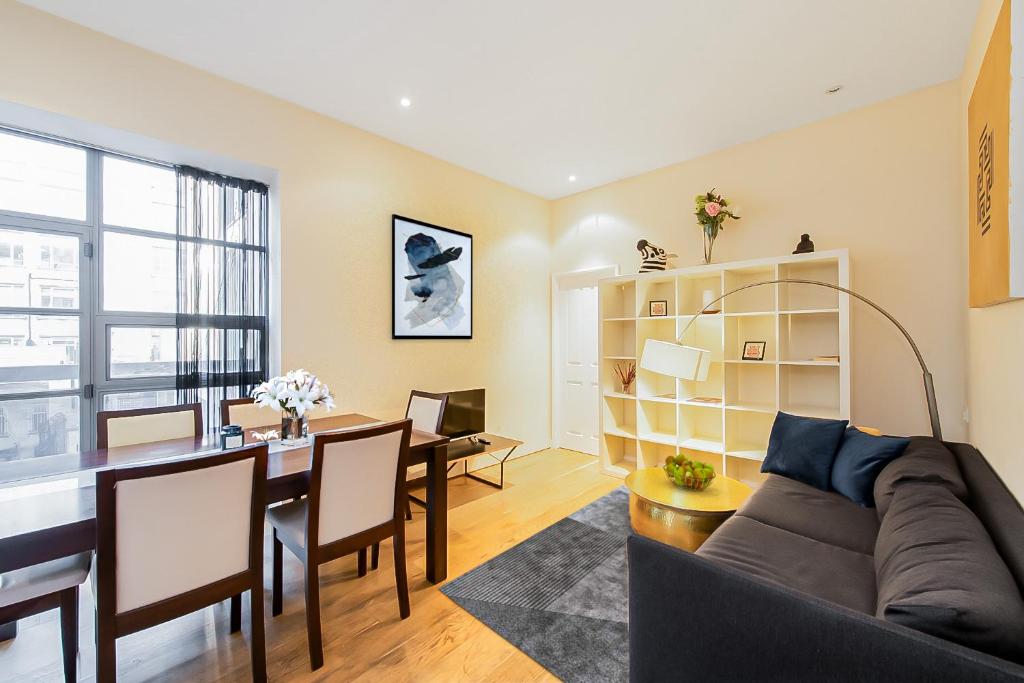 Pollen Street, Three-bedroom Flat - Apartment