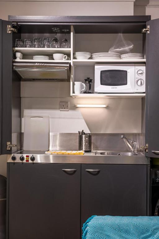 Kuchyň nebo kuchyňský kout v ubytování Apartment 1, 48 Bishopsgate by City Living London