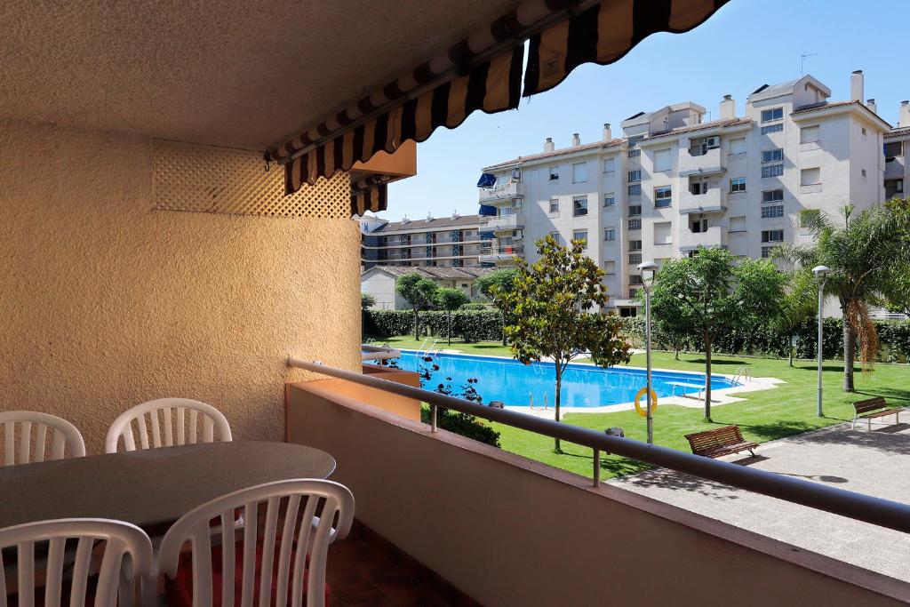 Bazén v ubytovaní AT070 Piscina, 4 habitaciones, a 180m de la playa alebo v jeho blízkosti
