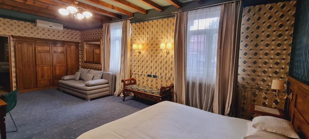 Topaz Boutique - Deluxe Junior Suite