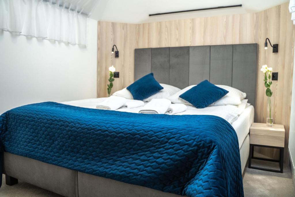 Posteľ alebo postele v izbe v ubytovaní Hotel Alpin