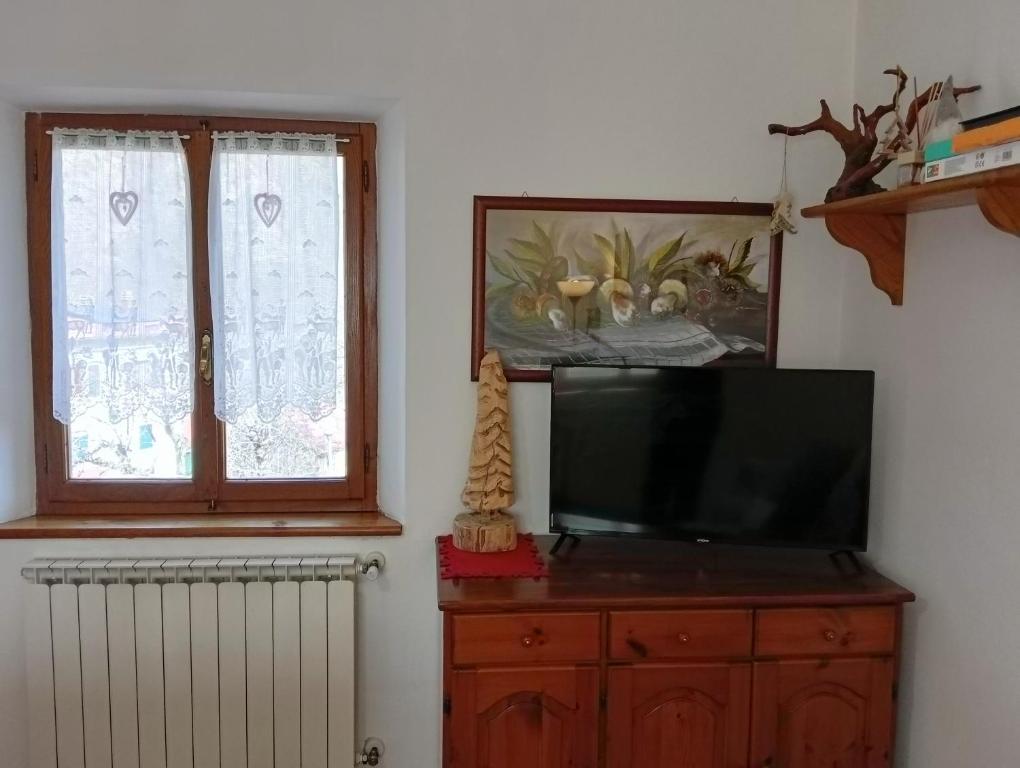 TV a/nebo společenská místnost v ubytování Chalet Abetone in Tuscany