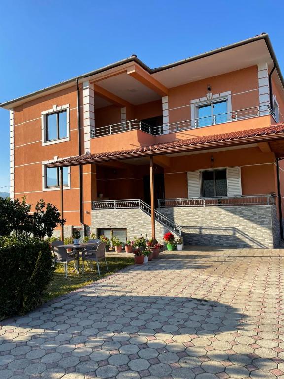 Hoone, kus the country house asub