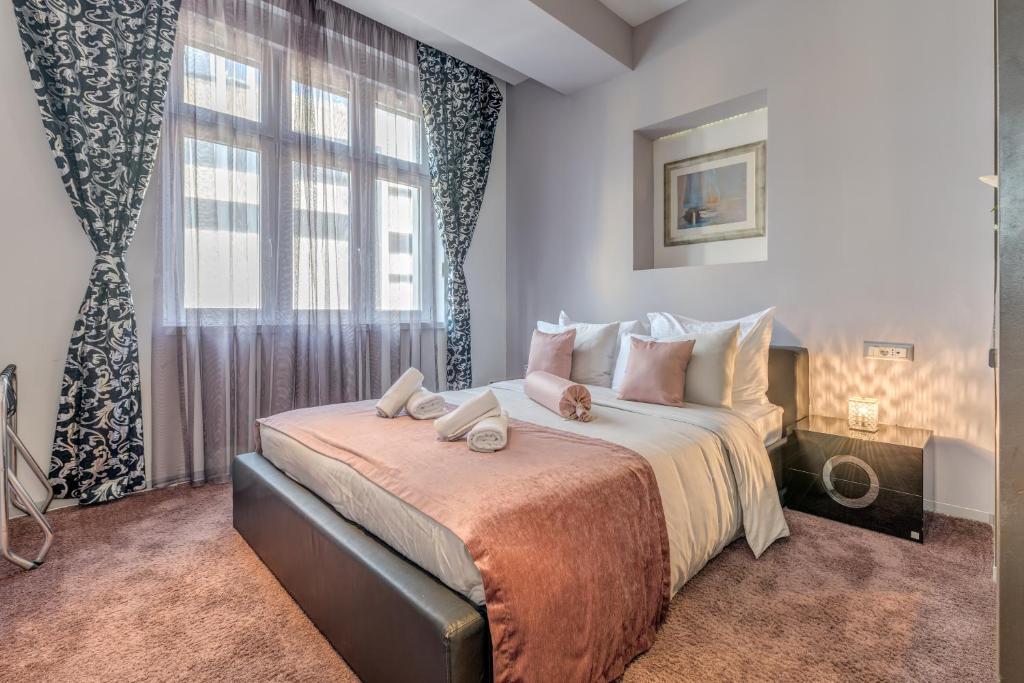 Starlight Luxury Rooms - 7