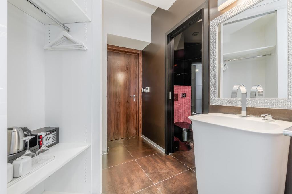 Starlight Luxury Rooms - 19