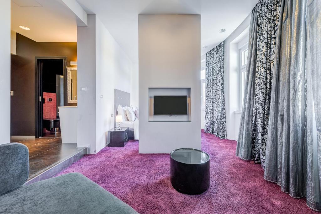 Starlight Luxury Rooms - 17