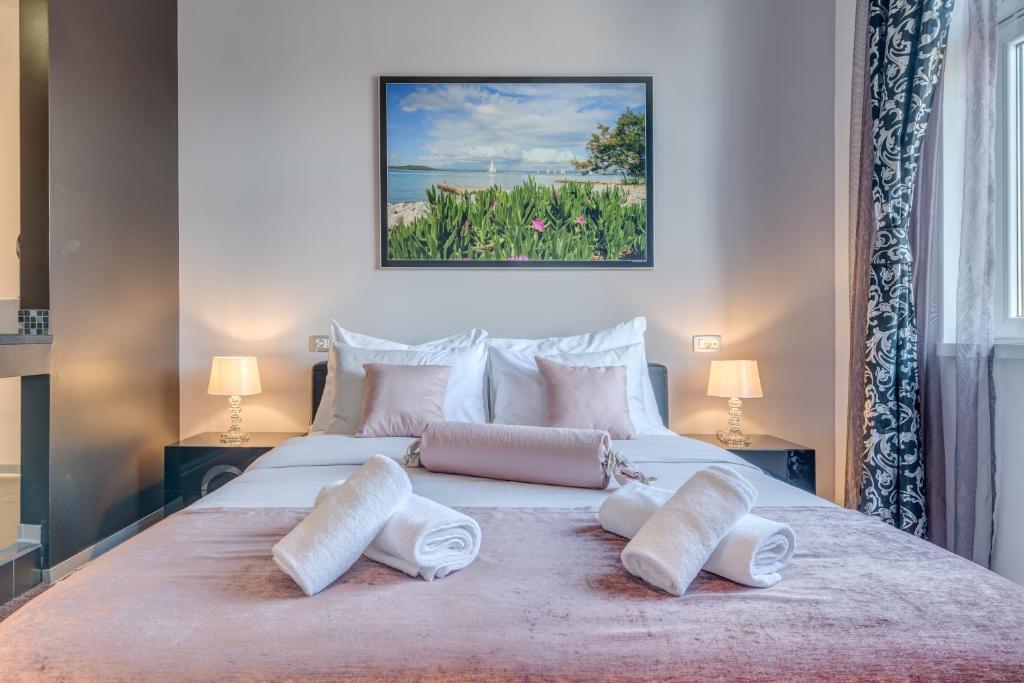 Starlight Luxury Rooms - 11