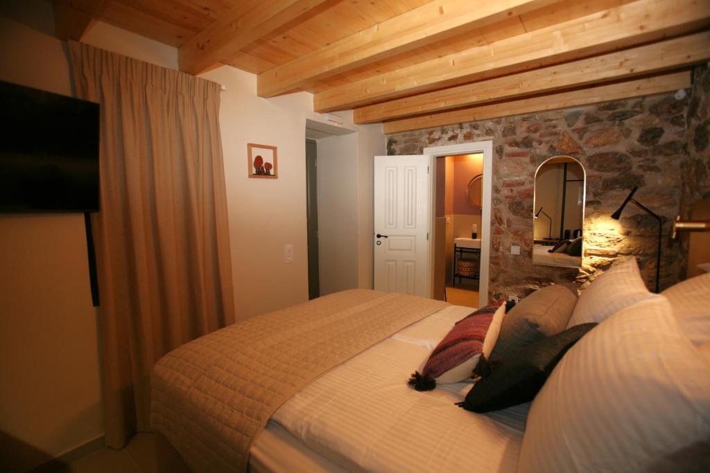 Living Yard Acropolis - 17