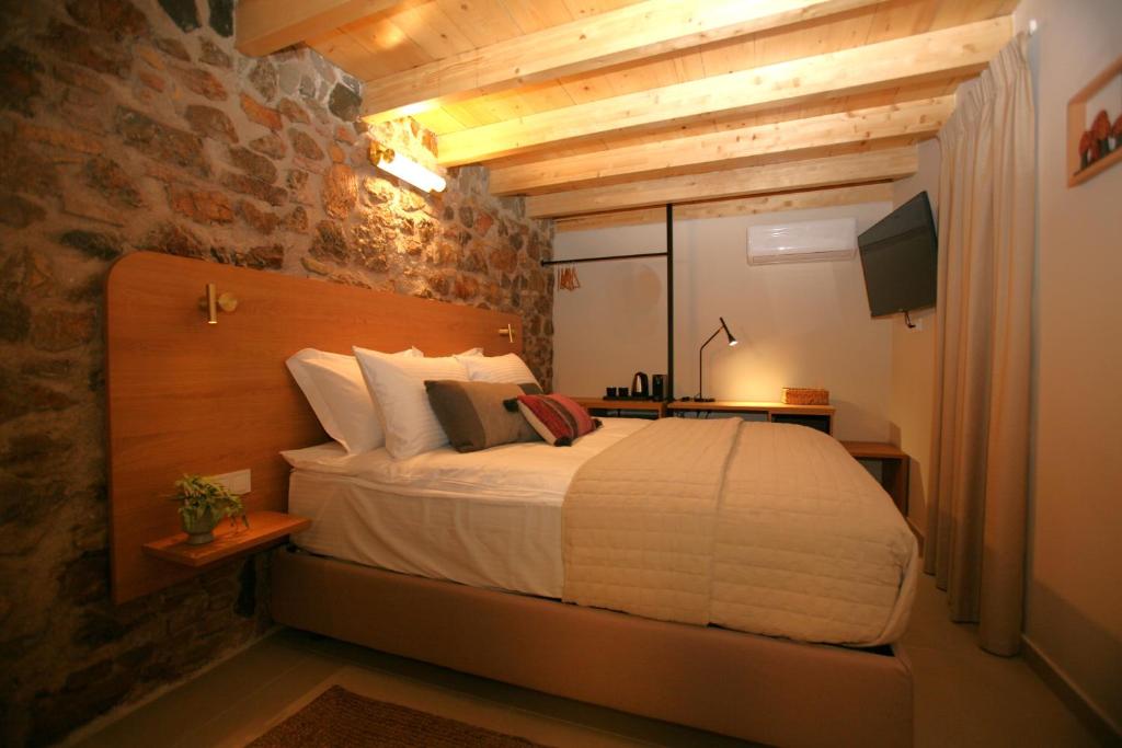 Living Yard Acropolis - 16