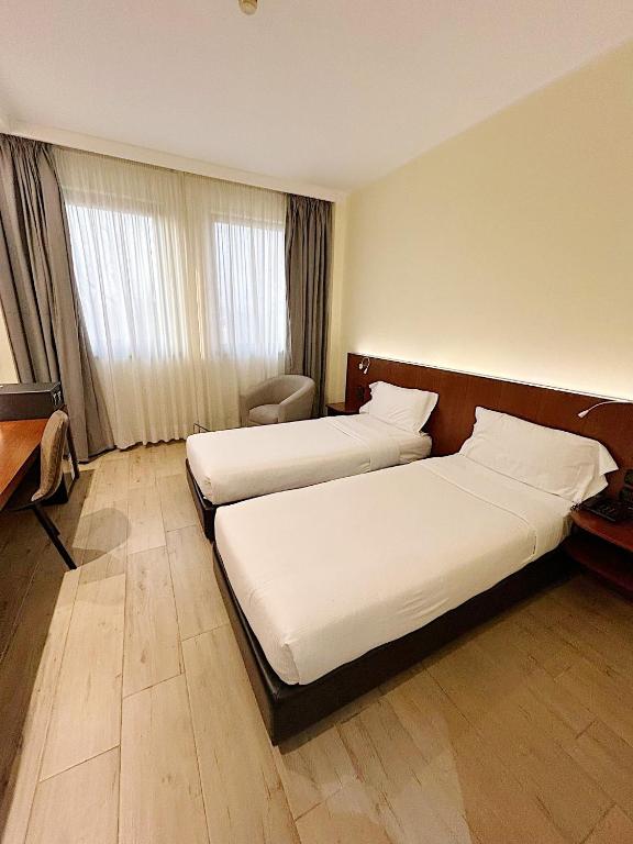 Łóżko lub łóżka w pokoju w obiekcie iH Hotels Milano Blu Visconti