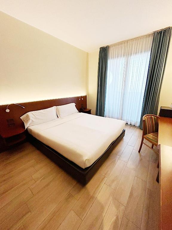 Łóżko lub łóżka w pokoju w obiekcie iH Hotels Milano Blu Visconti