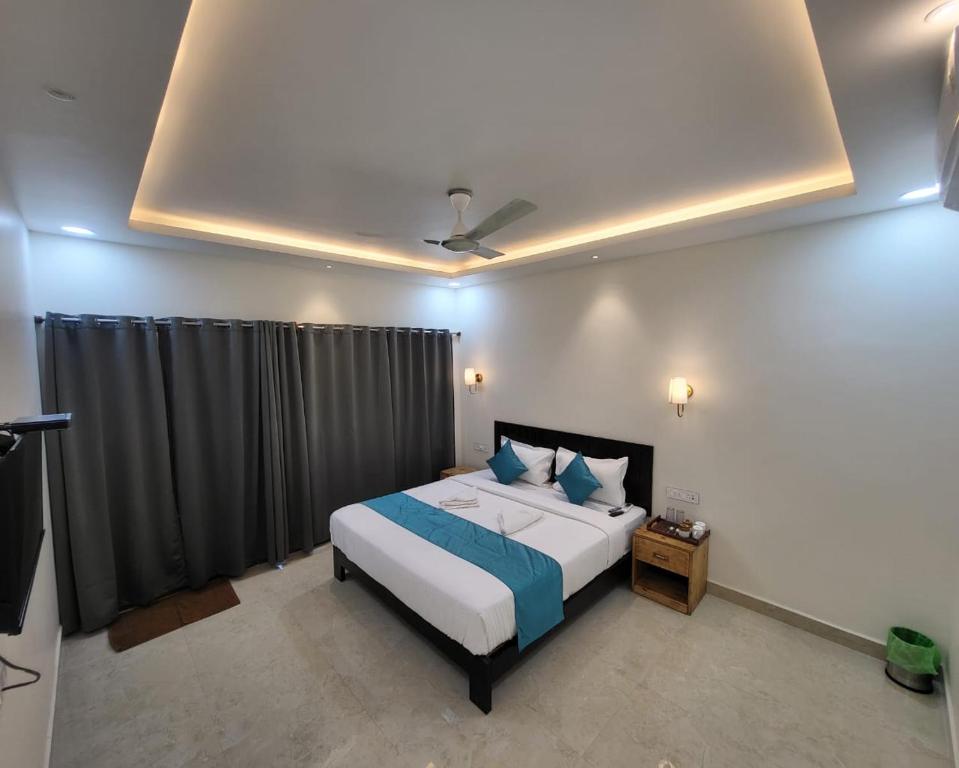 a bedroom with a bed and a ceiling at Sand Tent Beach House PALOLEM in Canacona