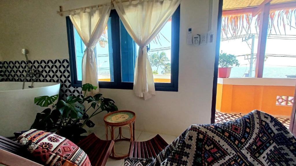 Khu vực ghế ngồi tại Maidi Homestay Mui Ne