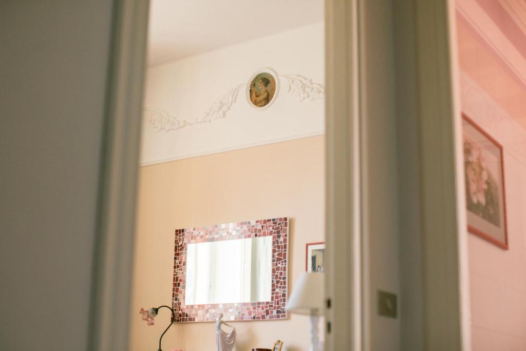 a bathroom with a mirror and a window at B&B Agapantus in una Villa dell'800 in Dolceacqua