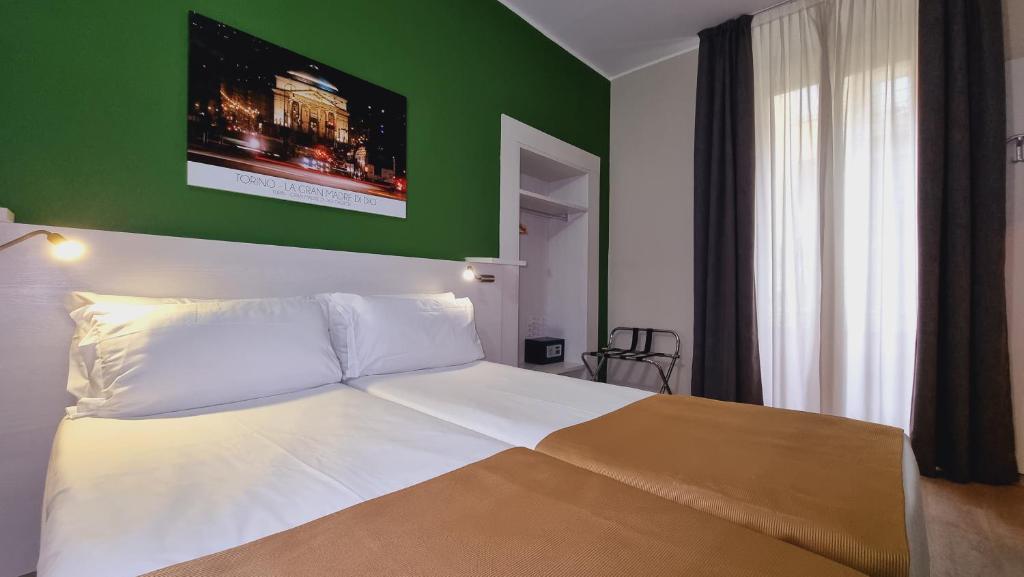 Postel nebo postele na pokoji v ubytování Green Class Hotel Astoria