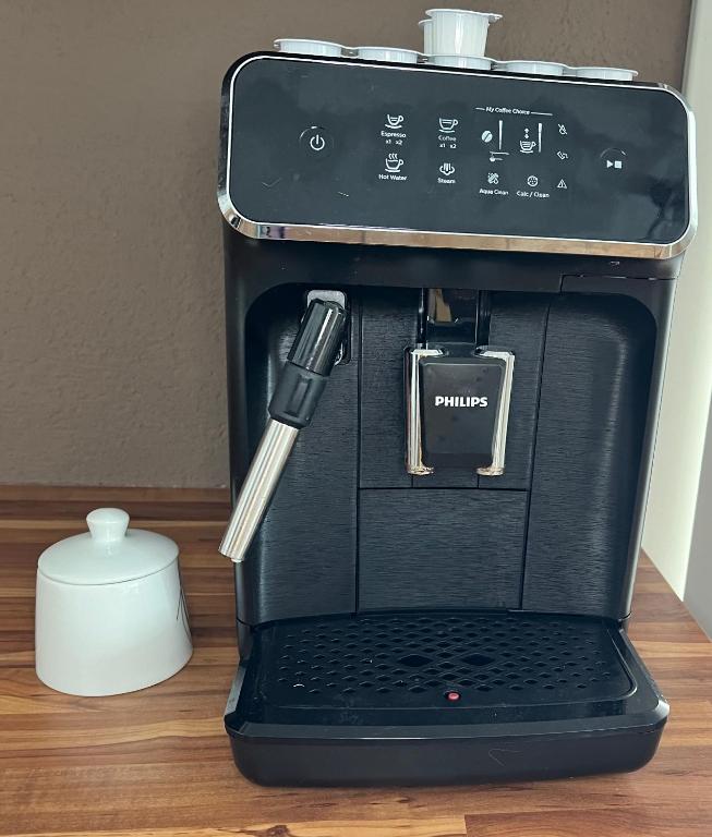 Příslušenství pro přípravu čaje a kávy v ubytování Ferienwohnung Eden