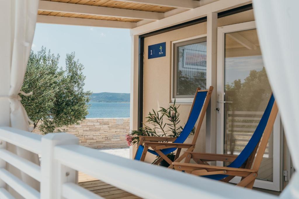 a pair of chairs on the front porch of a house at San Antonio mobile homes in Biograd na Moru