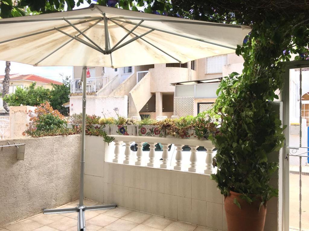 ロス・アルカサレスにあるCASA GORRIÓNの白傘