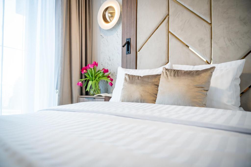 a bedroom with a white bed and a window at Lake Rental Pratum in Mikołajki