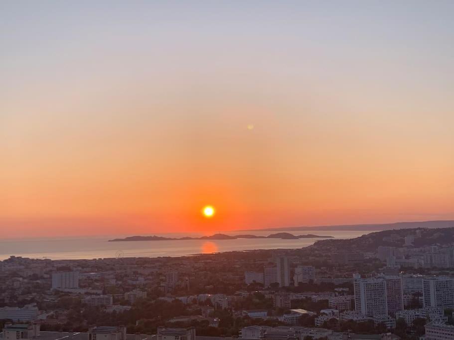 Blick auf den Sonnenuntergang/Sonnenaufgang von der Ferienwohnung aus oder aus der Nähe