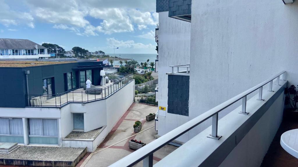 Balkón nebo terasa v ubytování T2 avec petite vue mer avec accès plage