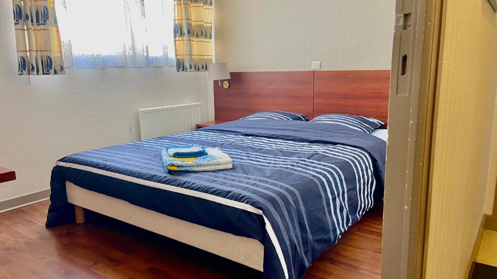 Postel nebo postele na pokoji v ubytování T2 avec petite vue mer avec accès plage