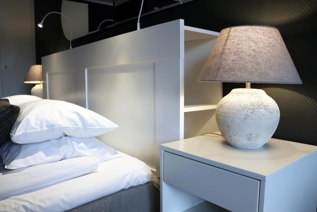 Postel nebo postele na pokoji v ubytování Hotell Miskarp