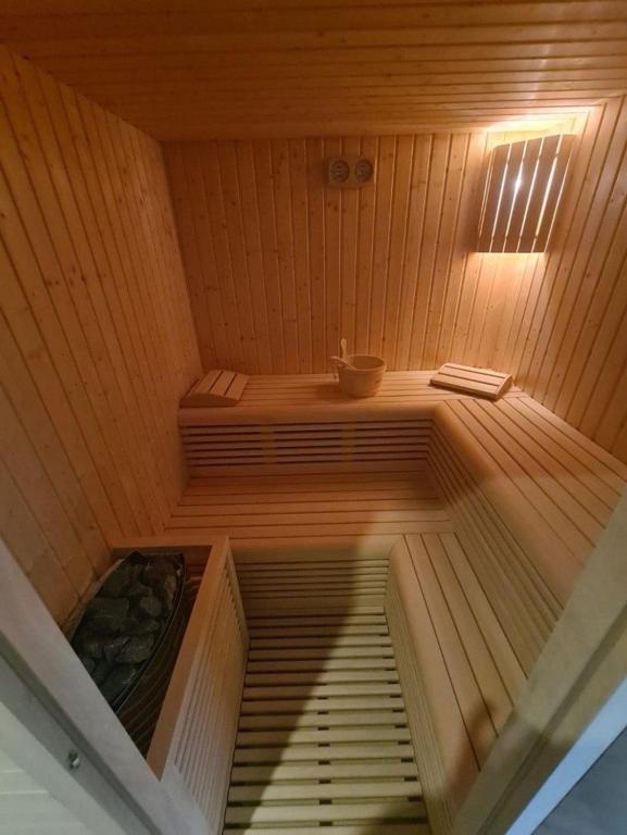Kuća sa apartmanima Šemnica - za odmor i proslave! - Casa De Siete Dormitorios