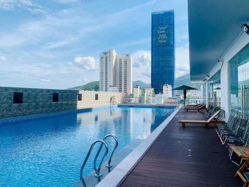 a large swimming pool on a building with buildings at CĂN HỘ CAO CẤP FLC SEATOWN QUY NHƠN in Quy Nhon