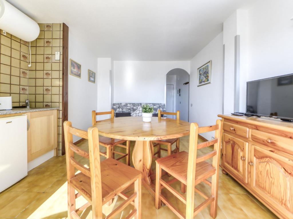 Kuchyňa alebo kuchynka v ubytovaní Apartment Ahinoa by Interhome