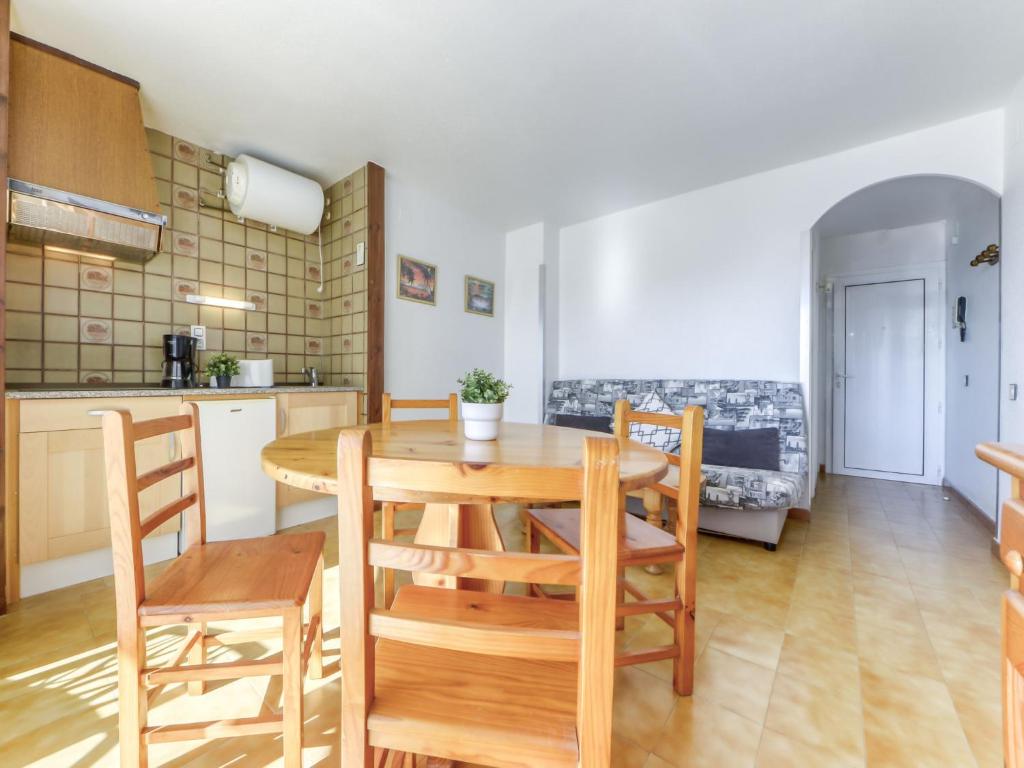 Posedenie v ubytovaní Apartment Ahinoa by Interhome
