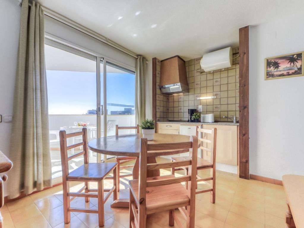 Kuchyňa alebo kuchynka v ubytovaní Apartment Ahinoa by Interhome