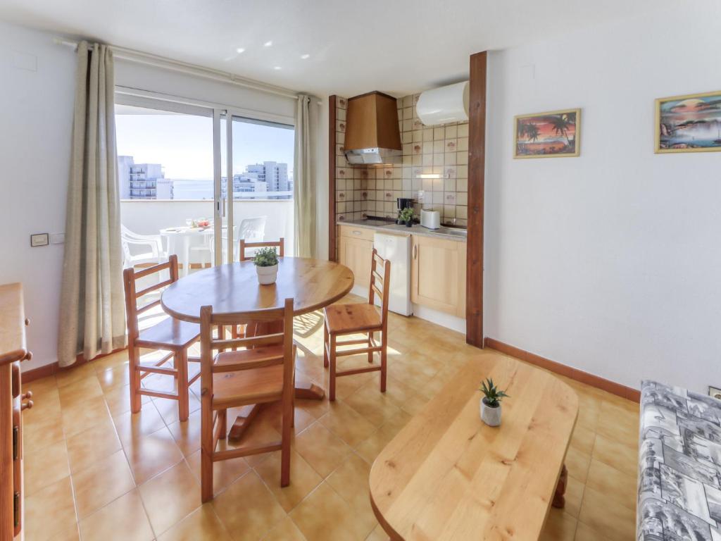 Kuchyňa alebo kuchynka v ubytovaní Apartment Ahinoa by Interhome